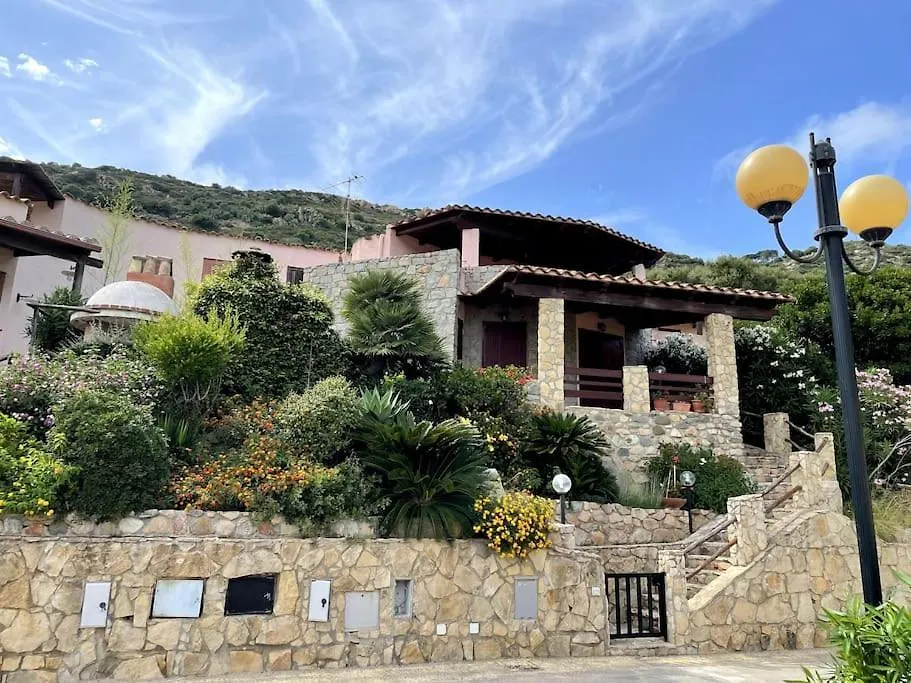 Villa Margio Solanas  Solanas (Cagliari)
